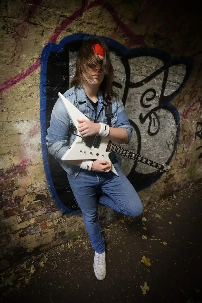 Cobain - Lead Guitar